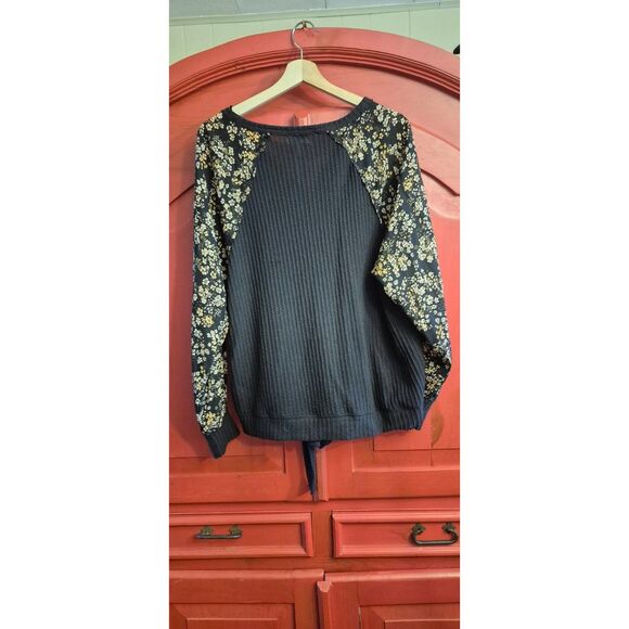 Maurices Large Faux Tie Front Shirt Waffle Weave Long Sleeve Floral V Neck EUC - Picture 2 of 3